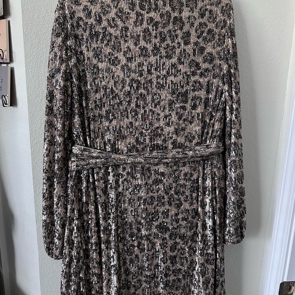 Gianni Bini Leopard Animal Print Sequins Wrap Dress - Picture 2 of 3